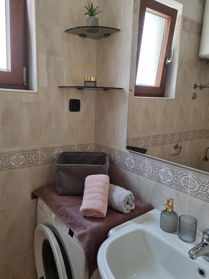 N&G Apartments Ровинь Экстерьер фото