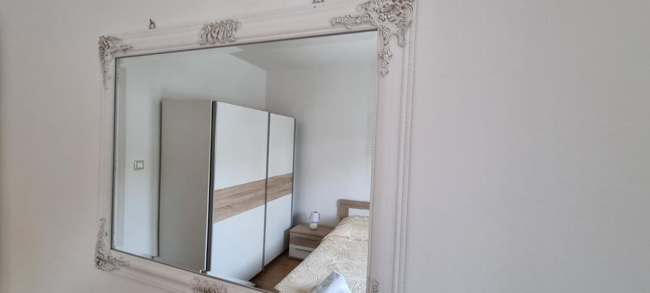 N&G Apartments Ровинь Экстерьер фото