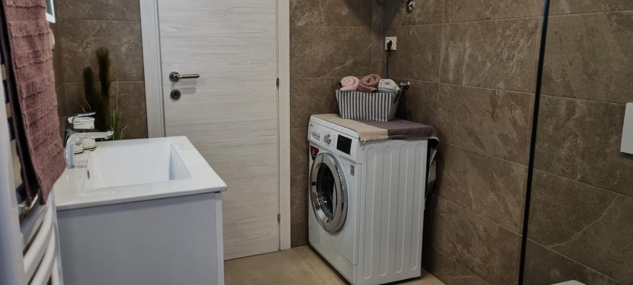 N&G Apartments Ровинь Экстерьер фото